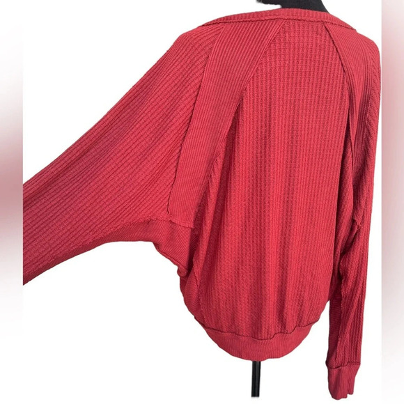 Free People Women’s Size Small Red Waffle Knit Slouchy Oversized V-Neck Top - Picture 5 of 9
